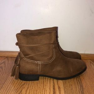 Like new brown ankle boots size 6